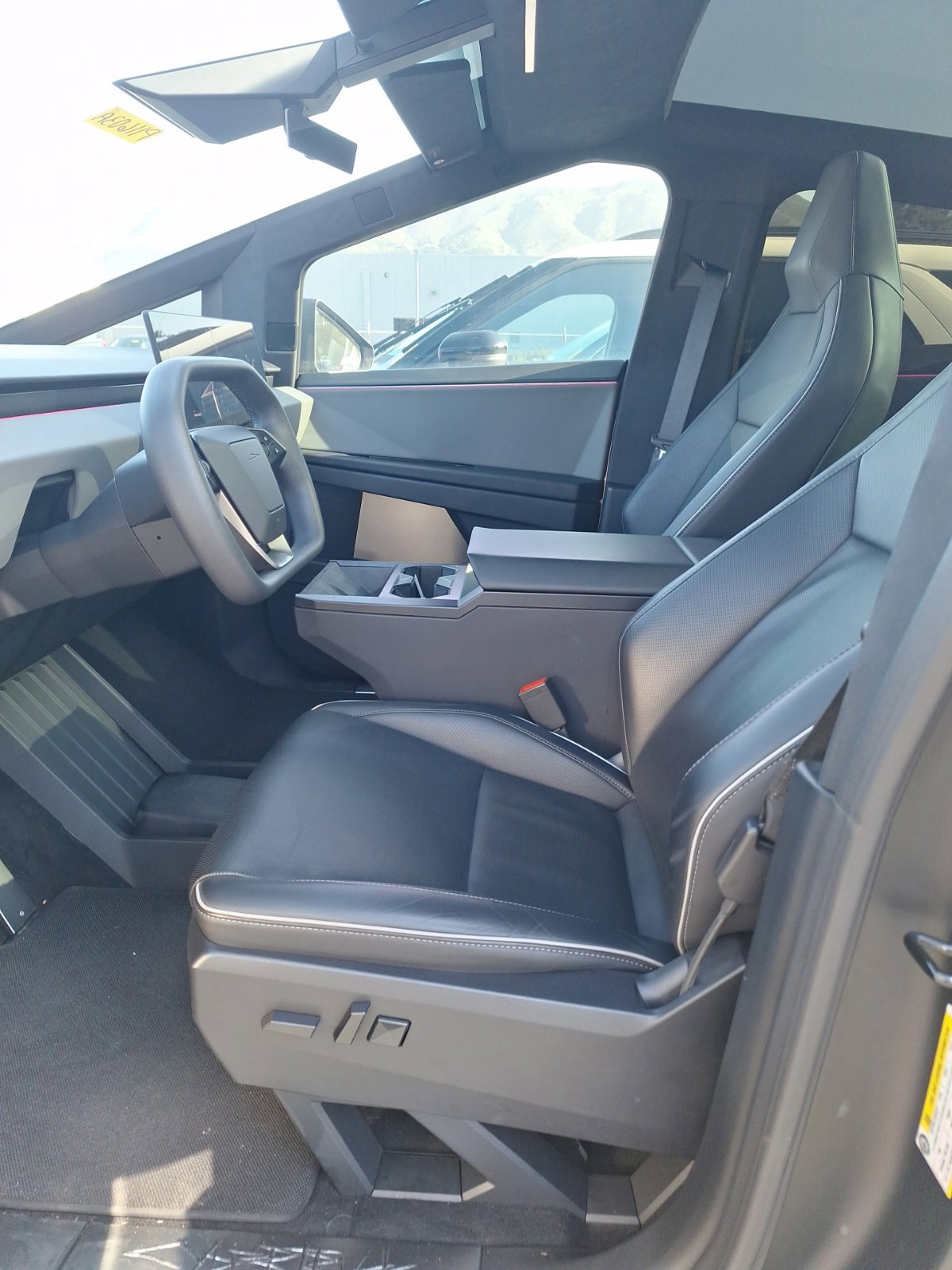 Used 2025 Tesla Cybertruck AWD Crew Cab image 9