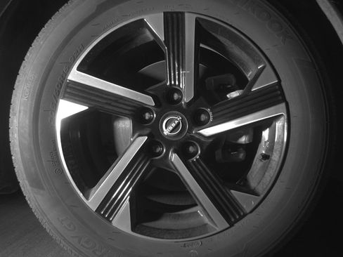 Used 2025 Nissan Sentra SV FWD image 13