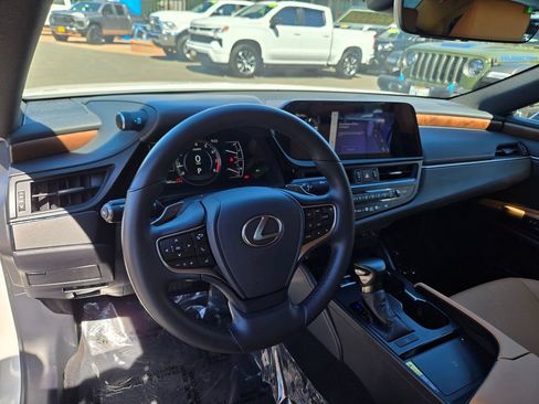 Used 2025 Lexus ES 350 w/ Premium Package FWD image 6