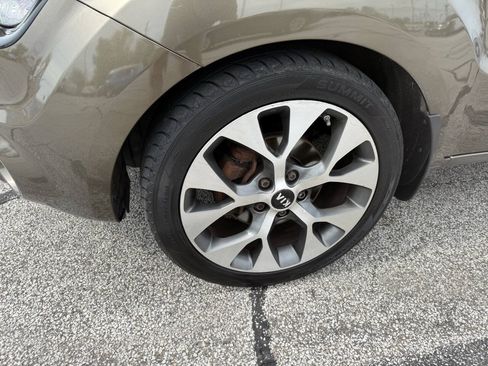Used 2013 Kia Soul ! FWD image 10