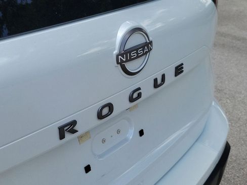 Used 2025 Nissan Rogue SV FWD image 6