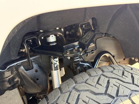 Used 2016 GMC Sierra 2500 SLT w/ Duramax Plus Package image 16