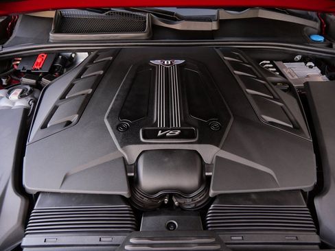 Used 2022 Bentley Bentayga image 29