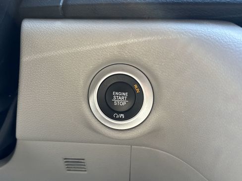 Used 2024 Chrysler Pacifica Touring-L FWD image 22