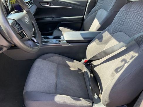 Used 2025 Toyota Camry LE image 5