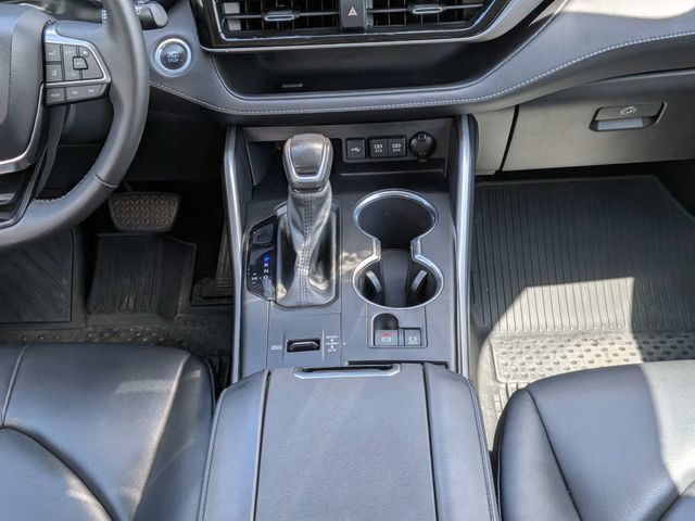 Used 2021 Toyota Highlander XLE FWD image 20