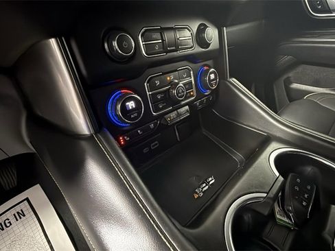 Used 2023 Chevrolet Suburban Premier image 22