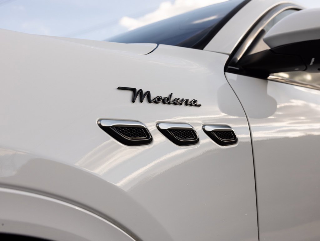 Used 2023 Maserati Grecale Modena AWD/4WD image 16