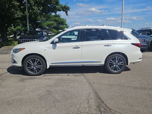 Used 2018 INFINITI QX60 Luxe w/ Deluxe Technology Package AWD/4WD image 2