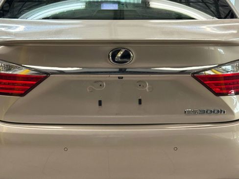 Used 2013 Lexus ES 300h image 11