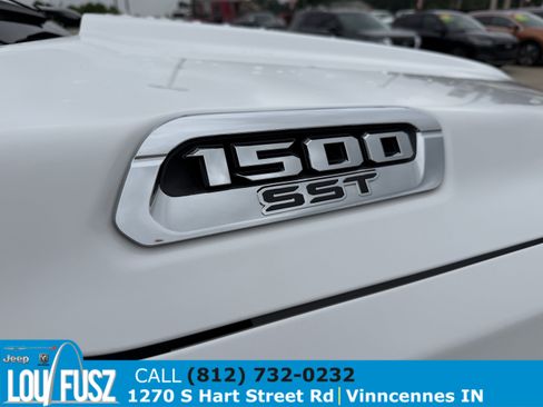 Used 2025 RAM 1500 Laramie AWD/4WD image 9