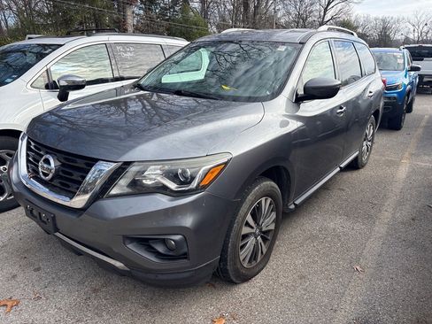 Used 2018 Nissan Pathfinder SV image 1
