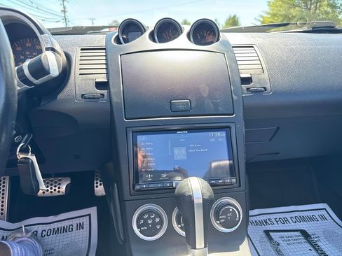 Used 2005 Nissan 350Z Touring RWD image 23