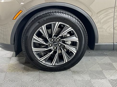 Used 2025 Lincoln Aviator 2WD w/ Equipment Group 101A image 30