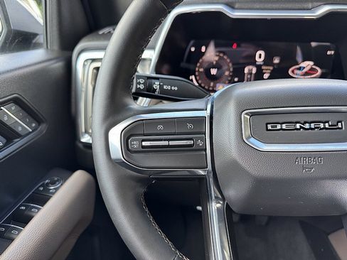 Used 2024 GMC Canyon Denali image 17