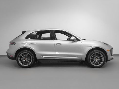 Used 2025 Porsche Macan image 10
