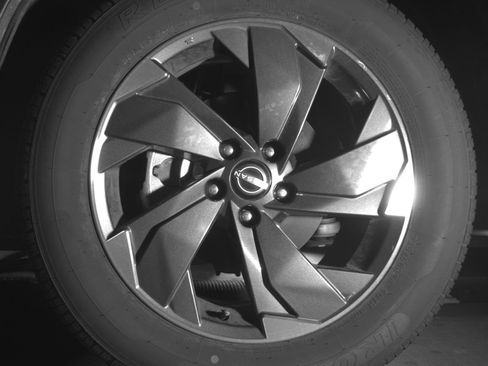 Used 2025 Nissan Rogue SV AWD/4WD image 12