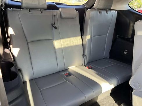 Used 2021 Toyota Highlander XLE AWD/4WD image 21