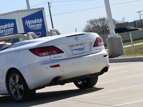Used 2010 Lexus IS 350C Luxury image 6