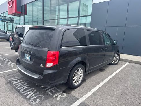 Used 2019 Dodge Grand Caravan SXT FWD image 4