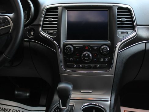 Used 2018 Jeep Grand Cherokee Limited image 22