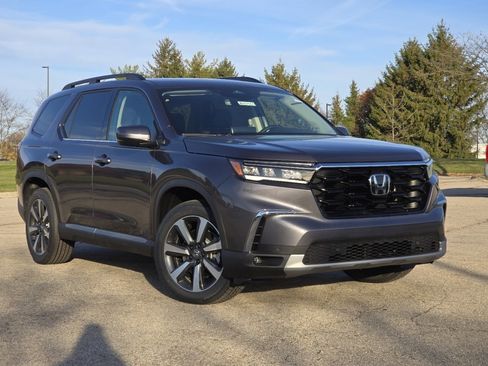 New 2025 Honda Pilot Touring image 2