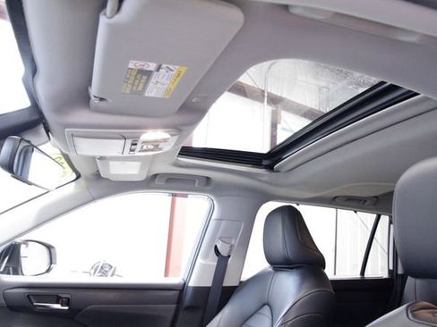 Used 2022 Toyota Highlander XLE AWD/4WD image 34