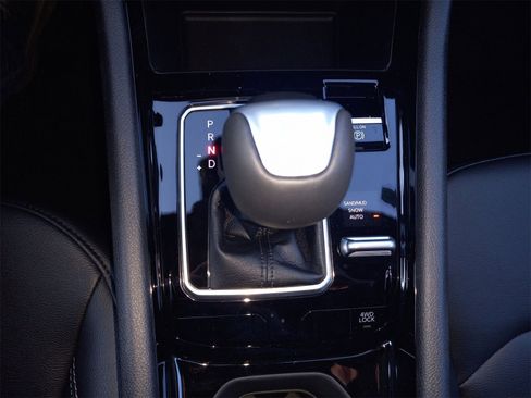 Used 2025 Jeep Compass Limited image 18