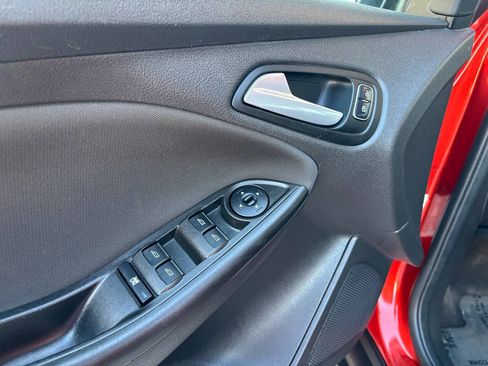 Used 2018 Ford Focus SE w/ Cold Weather Package image 24