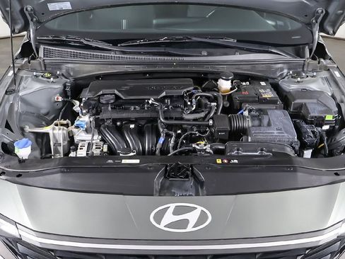 Used 2025 Hyundai Elantra Sport FWD image 18