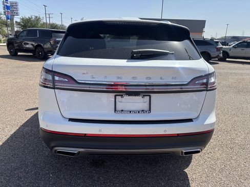 Used 2023 Lincoln Nautilus FWD w/ Premium Package image 3