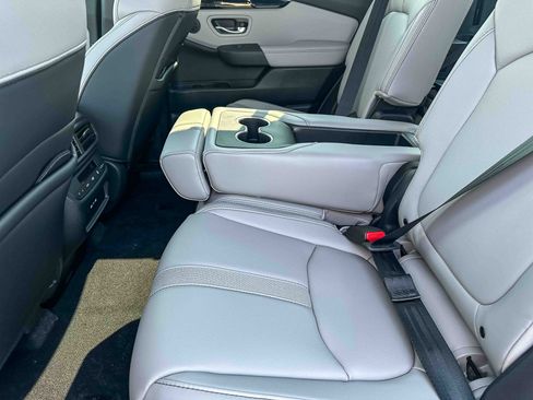 New 2025 Honda Pilot Touring image 14