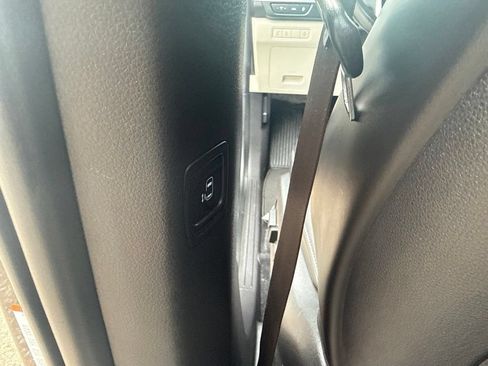 Used 2022 Kia Carnival LX FWD image 12