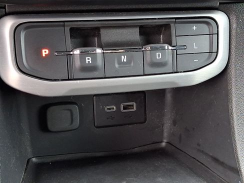 Certified 2023 GMC Acadia SLE FWD image 16