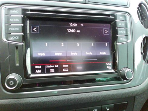 Used 2017 Volkswagen Tiguan Wolfsburg Edition AWD/4WD image 18
