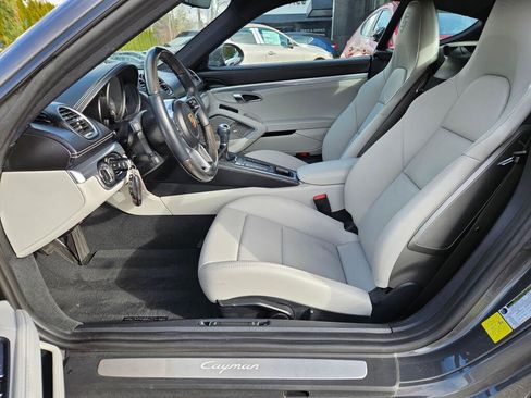 Used 2024 Porsche 718 Cayman image 11