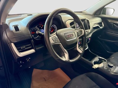 Used 2024 GMC Terrain SLE w/ Driver Convenience Package FWD image 10