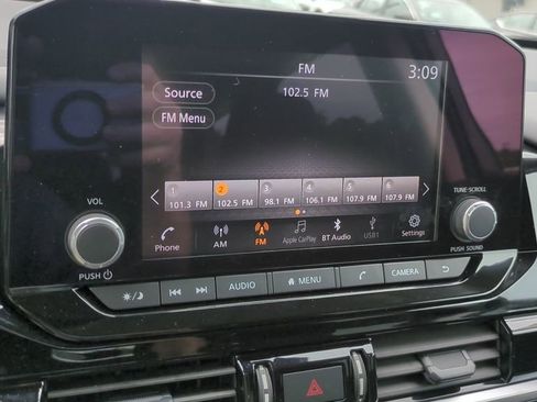 Used 2025 Nissan Pathfinder SV FWD image 19