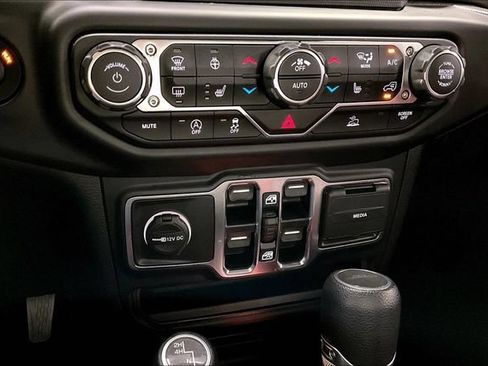 Used 2020 Jeep Gladiator Sport w/ Quick Order Package 24S AWD/4WD image 16