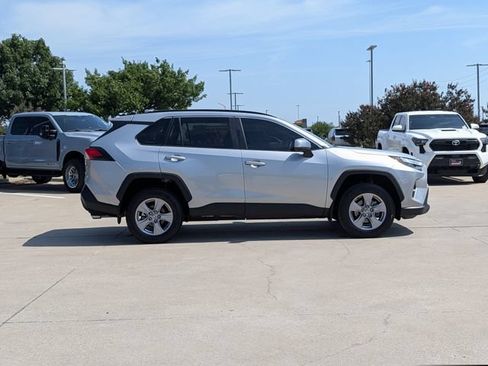 Used 2024 Toyota RAV4 XLE FWD image 4