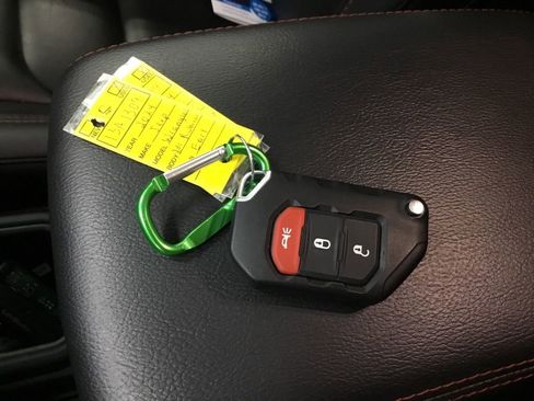 Used 2024 Jeep Wrangler Rubicon image 12