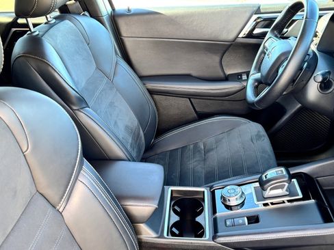 Used 2024 Mitsubishi Outlander SE image 12