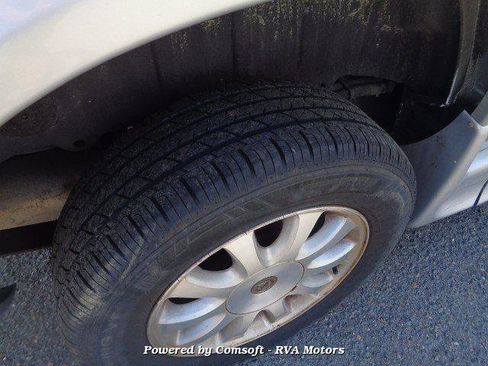 Used 2003 Chrysler Town & Country LX image 9