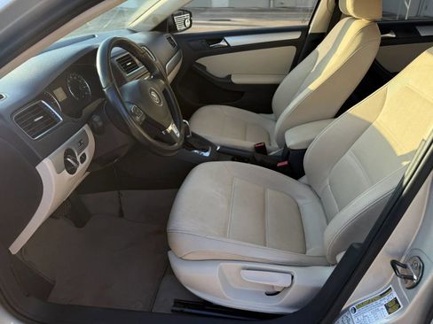 Used 2012 Volkswagen Jetta TDI FWD image 10