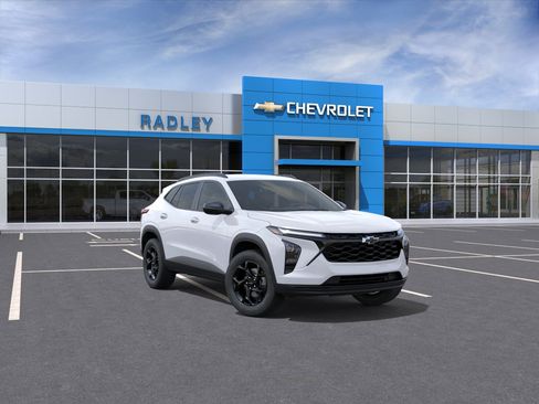 New 2026 Chevrolet Trax LT FWD image 1