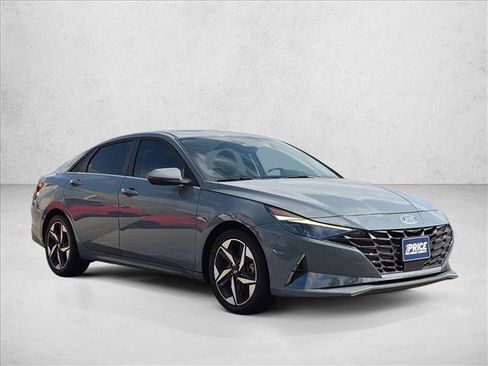 Used 2023 Hyundai Elantra Limited w/ Cargo Package FWD image 3
