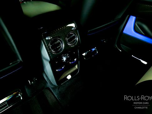Used 2021 Rolls-Royce Cullinan Black Badge image 20