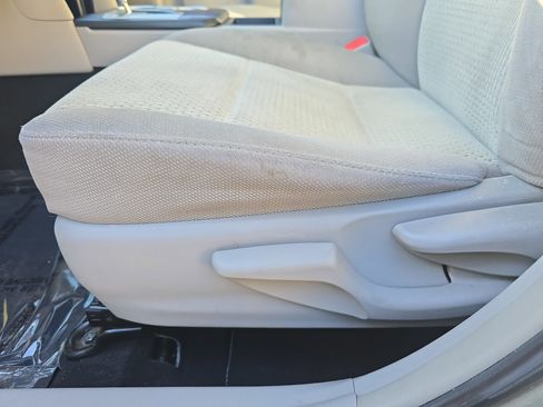 Used 2014 Toyota Camry L image 26