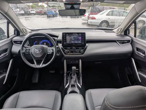 Used 2022 Toyota Corolla Cross XLE w/ Convenience Package AWD/4WD image 31