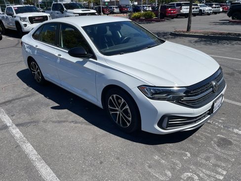 Used 2023 Volkswagen Jetta Sport FWD image 3